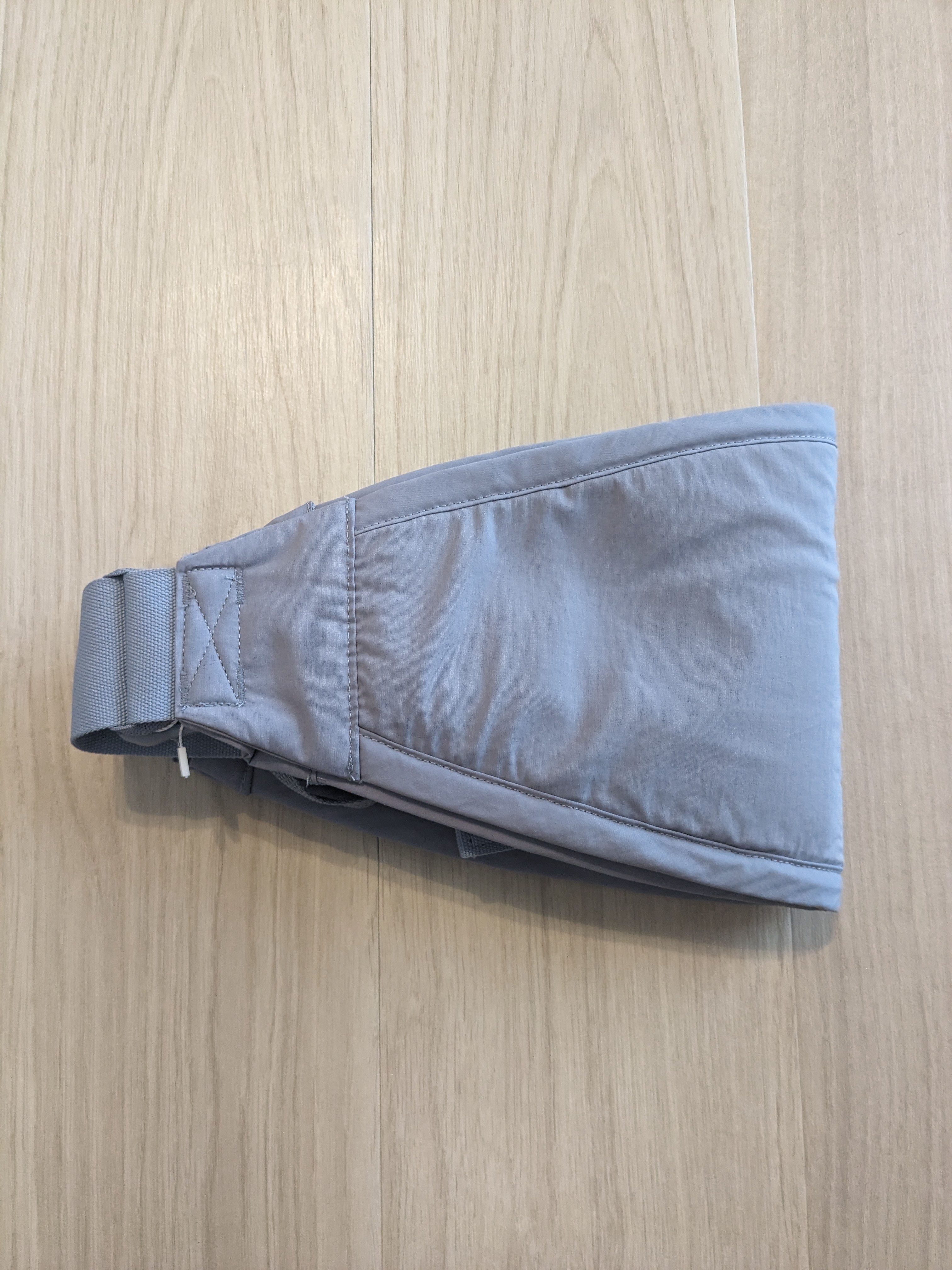 ライトグレーのコニー本体