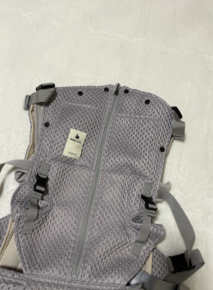 ベベスワンのフロントファスナーと本体