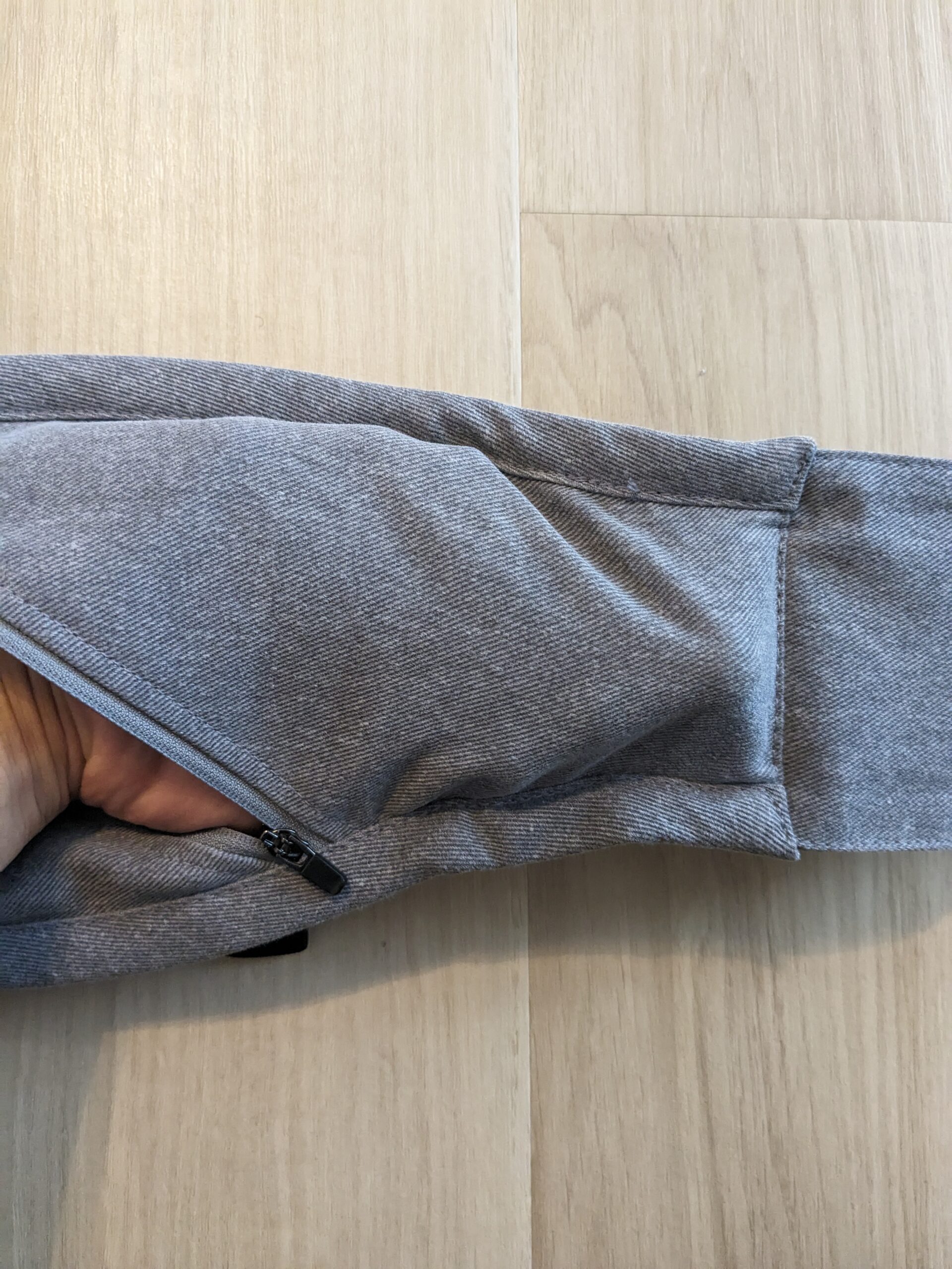 ジッパーポケットを開けた状態
