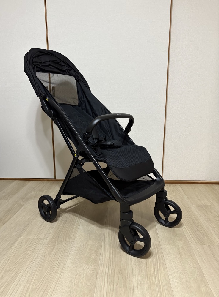 アップリカ ヴィットの全体像（幌・シート・バンパーバー・メッシュ収納バスケット）