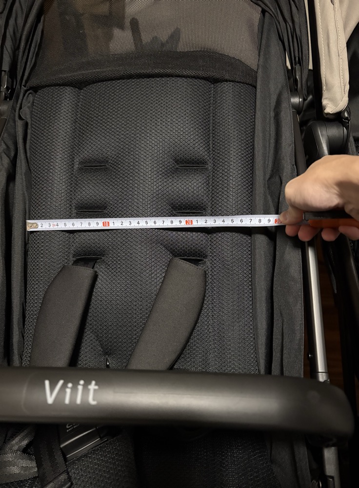 ヴィットのシート座面とVITロゴ入りバンパーバー