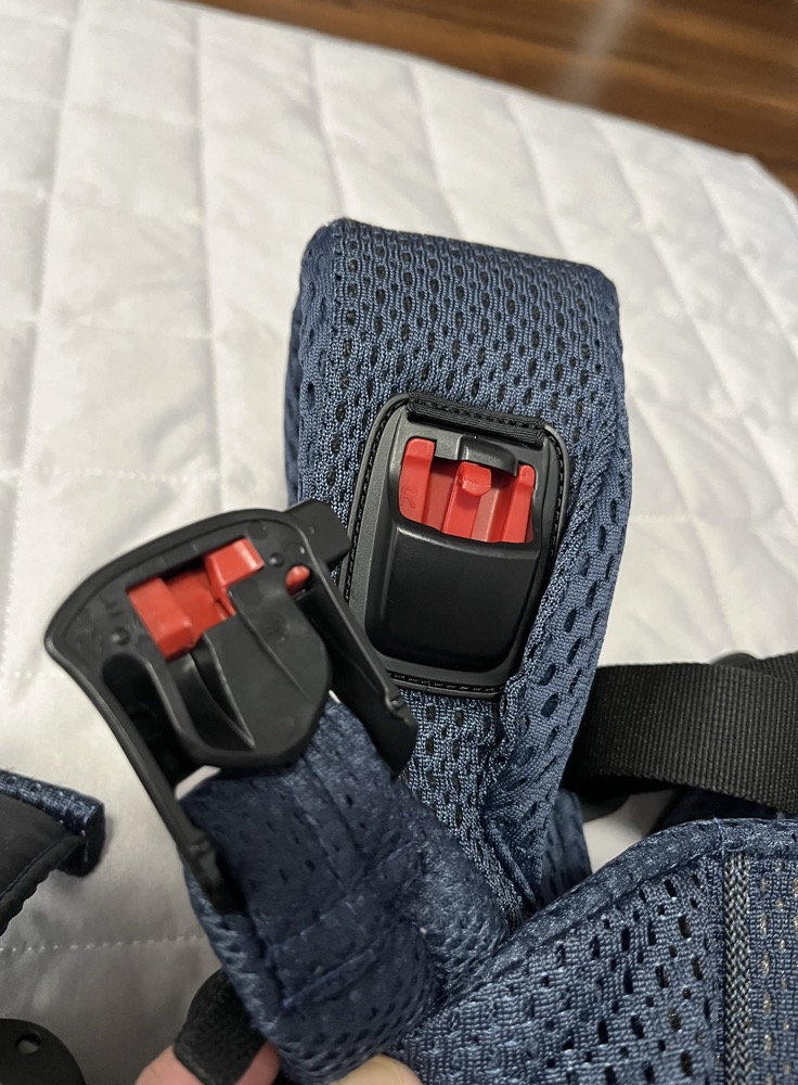 ハーモニーの多点式バックルのオスメスパーツ