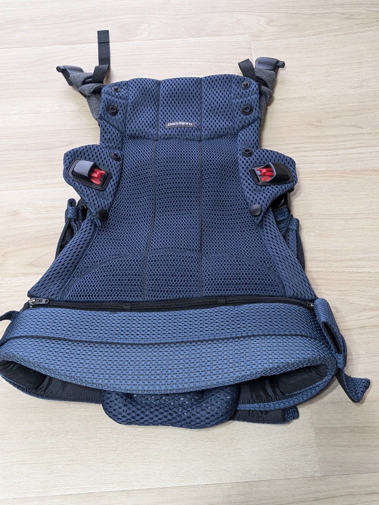 ベビービョルン ハーモニー本体の全体像